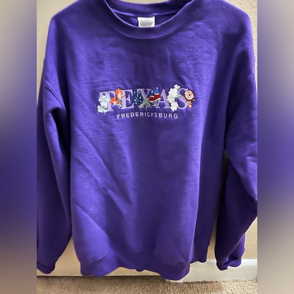 Gildan Heavy Blend crewneck Purple M Fredericksburg Texas Sweatershirt